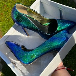 Green holographic ( Mermaid style ) heels